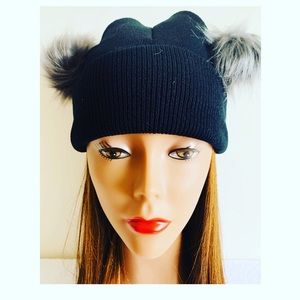 Double Pom Pom hat